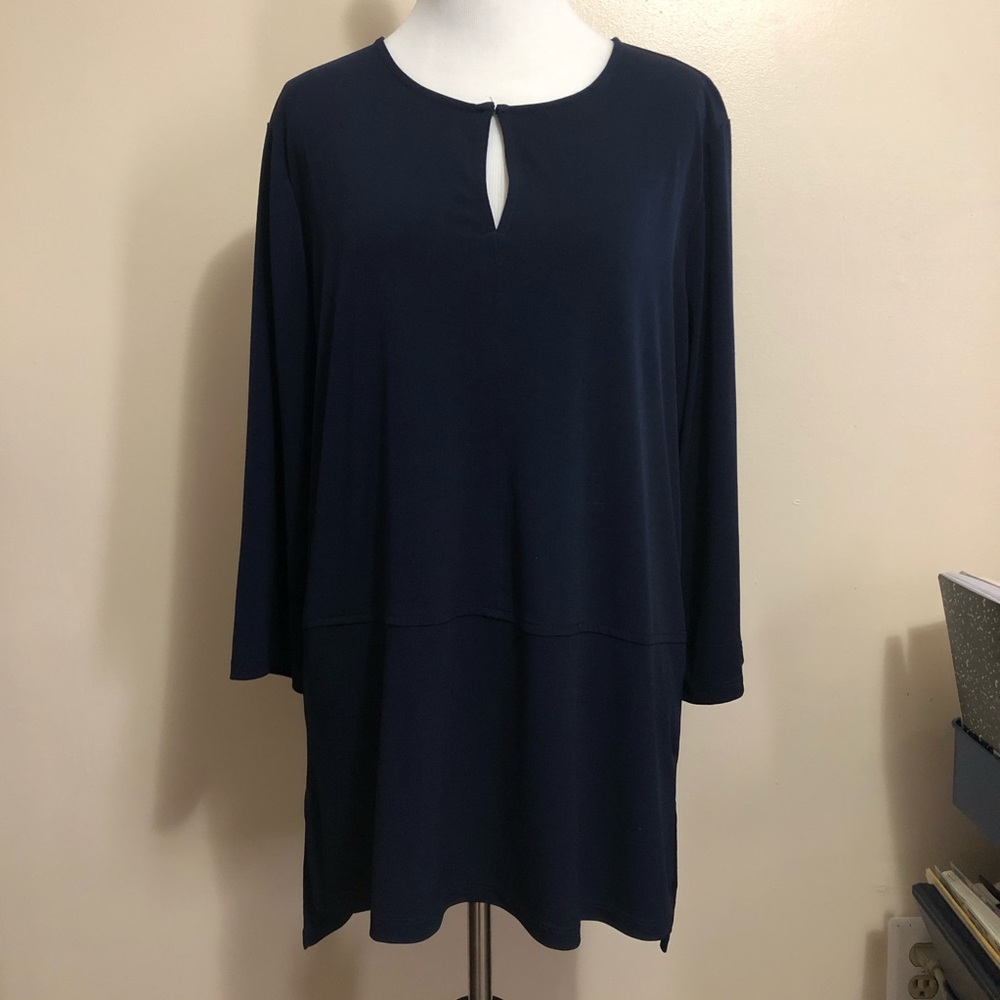 Susan Graver Modern Essentials Navy Blue Keyhole Blouse w/ Side Slits (M)